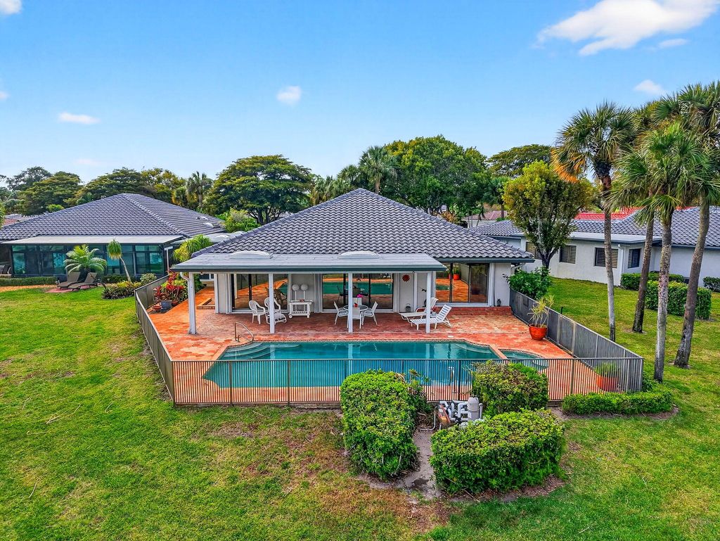 Photo of 35 Glens Drive E, Boynton Beach, FL 33436 (MLS # R11169429)