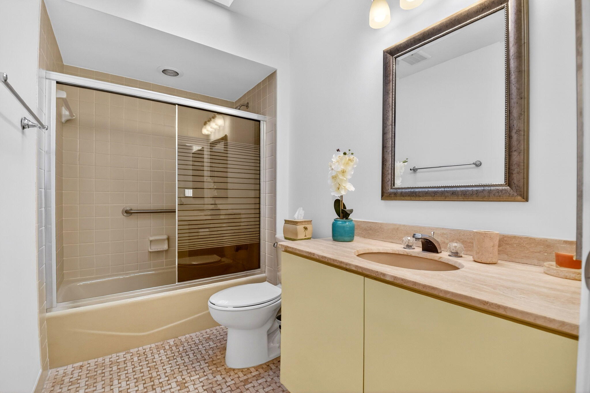 GLENS AT HUNTERS RUN CONDO - Residential