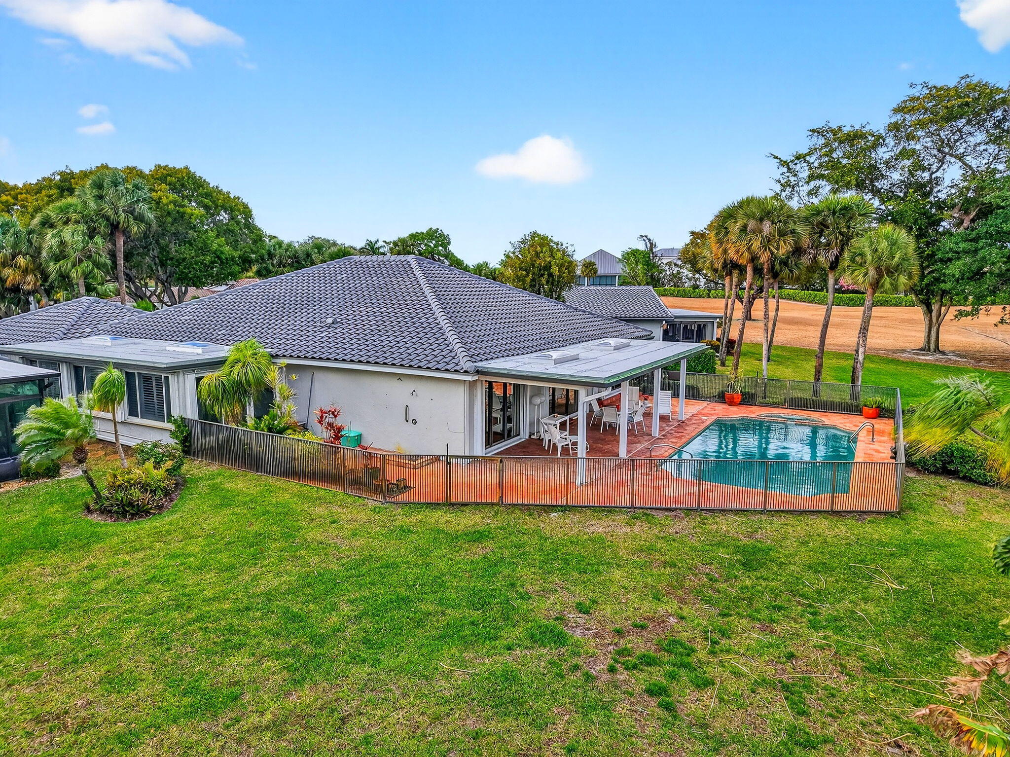 GLENS AT HUNTERS RUN CONDO - Residential