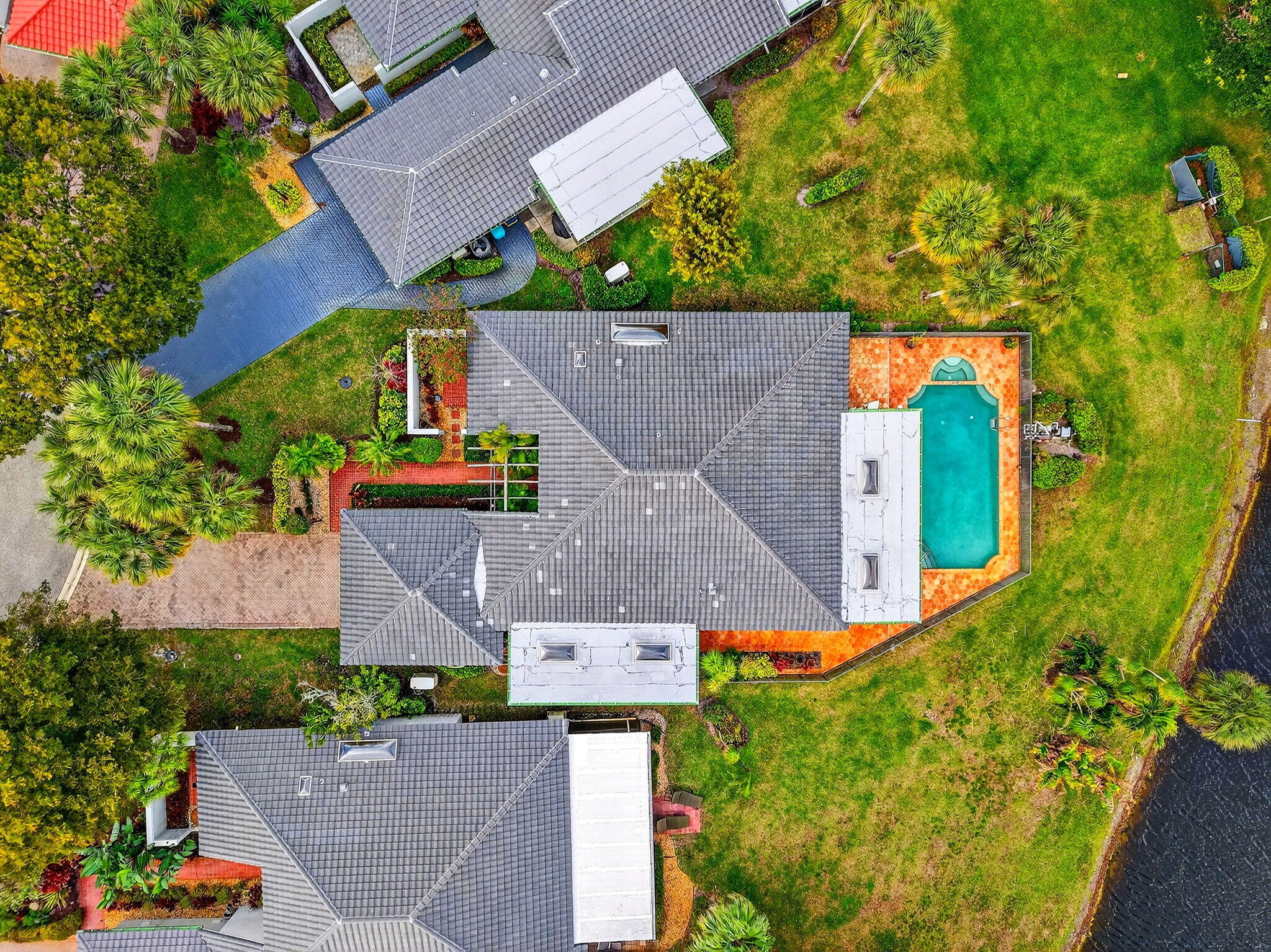 GLENS AT HUNTERS RUN CONDO - Residential