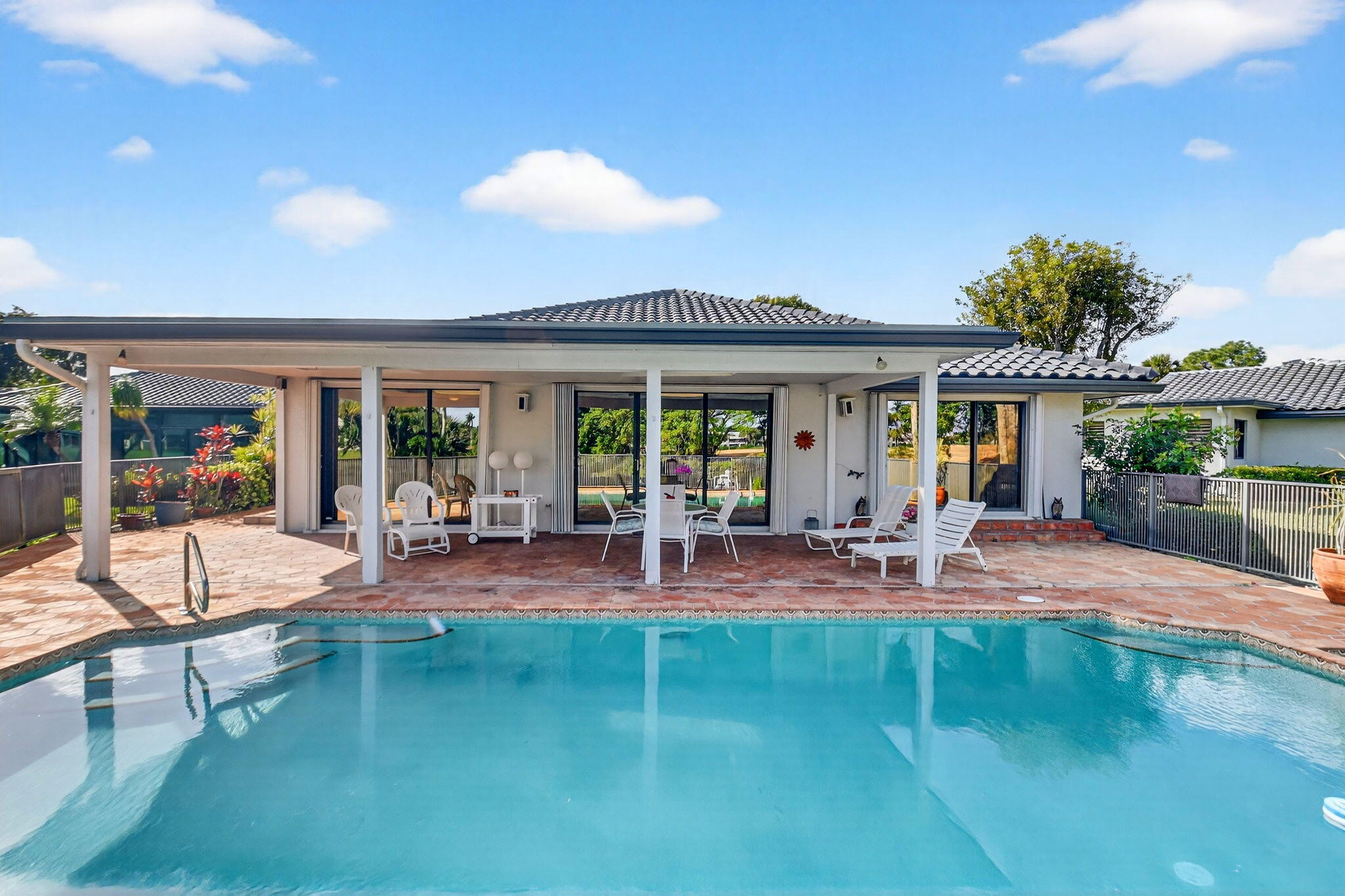 GLENS AT HUNTERS RUN CONDO - Residential