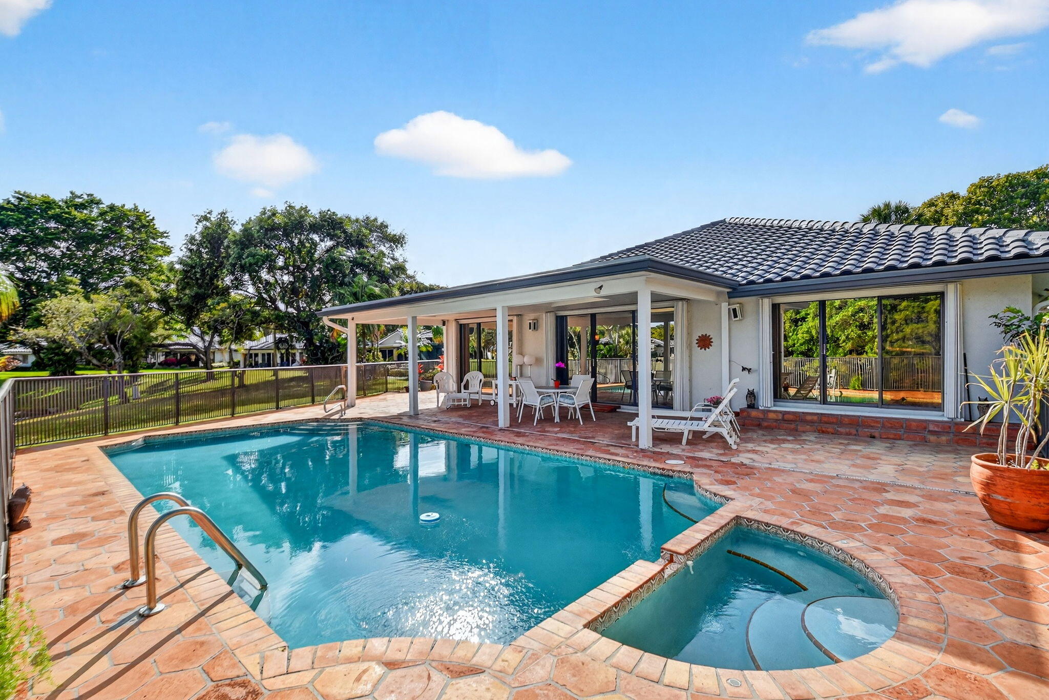 GLENS AT HUNTERS RUN CONDO - Residential