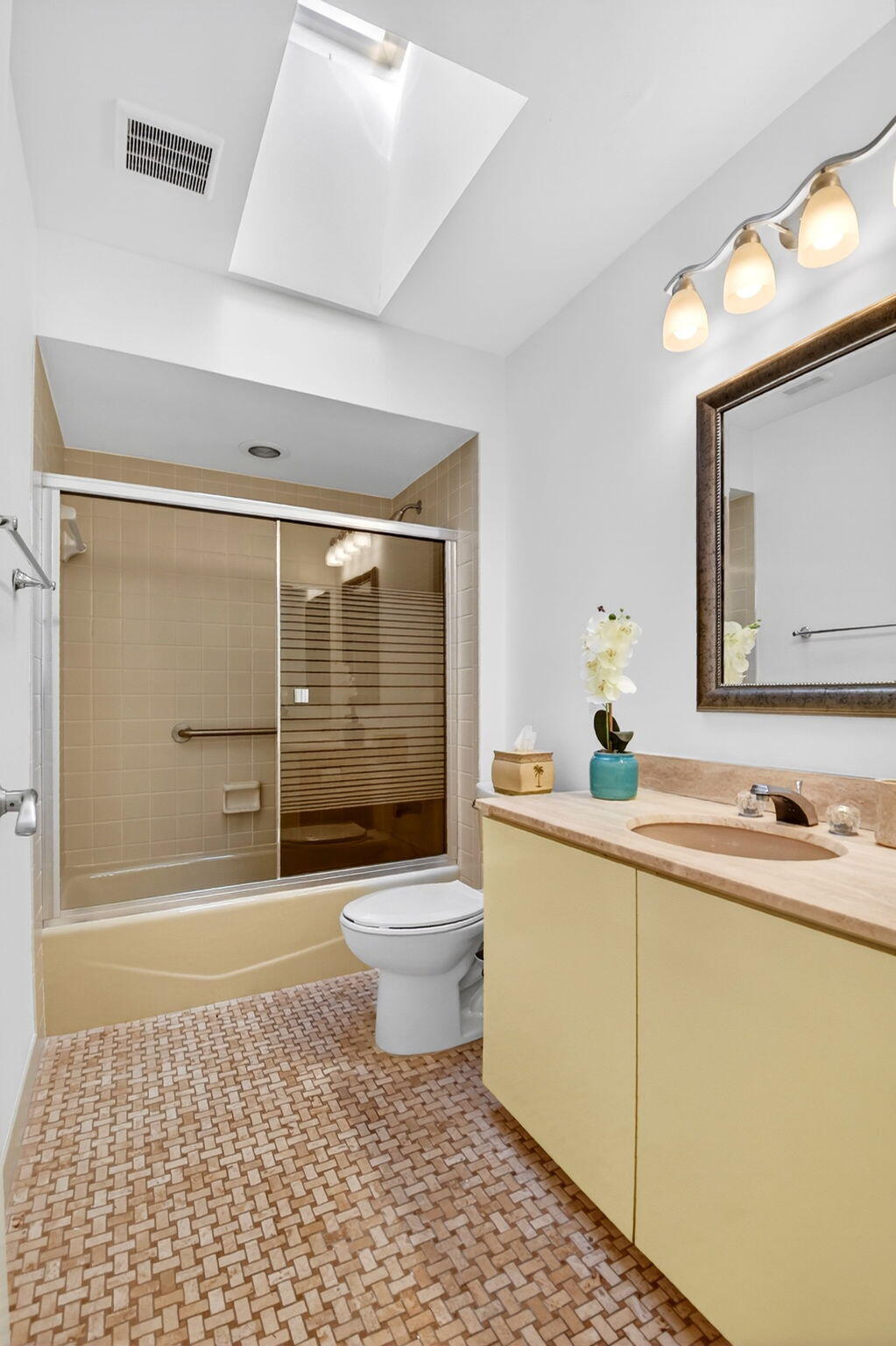 GLENS AT HUNTERS RUN CONDO - Residential