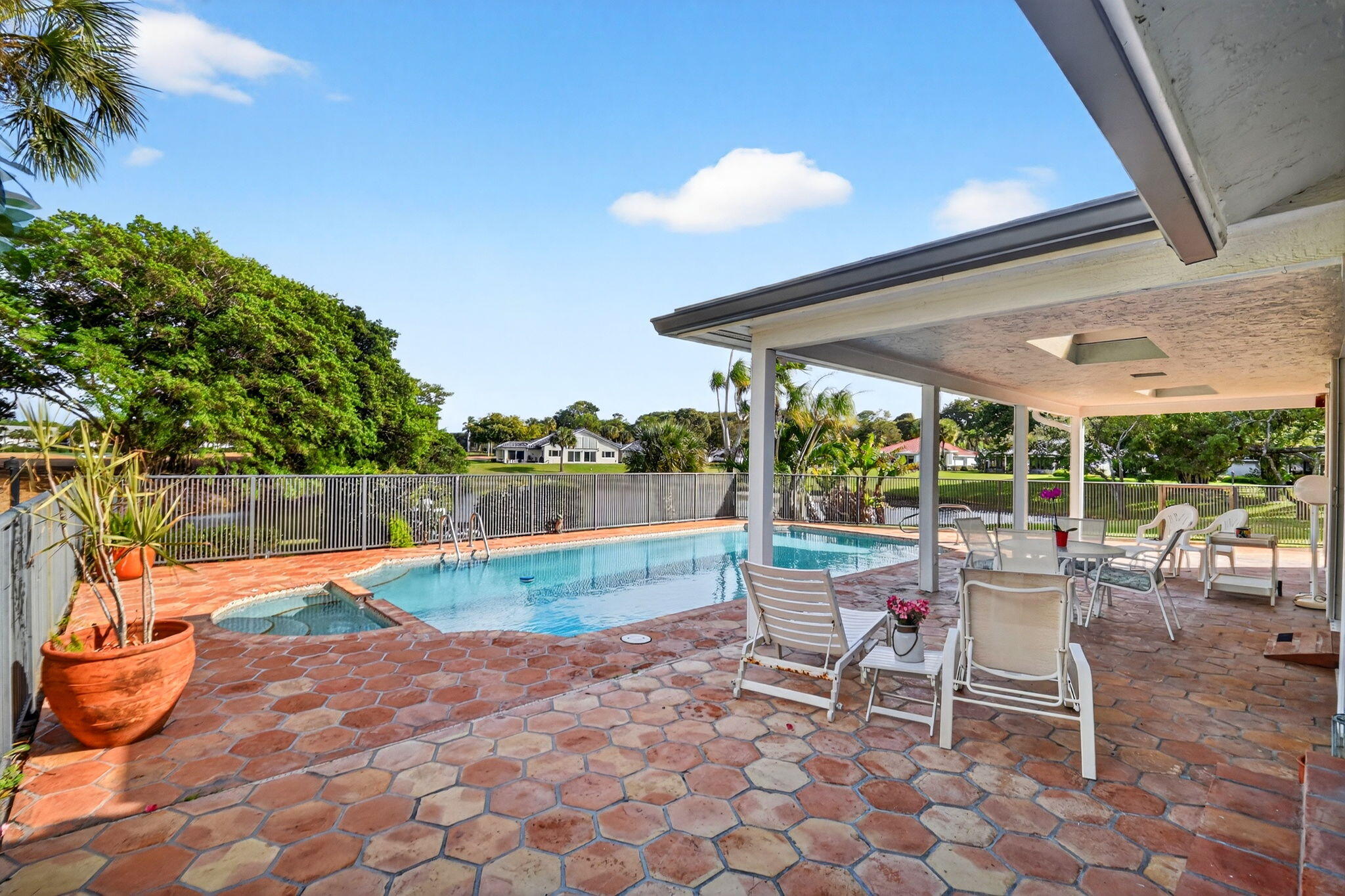 GLENS AT HUNTERS RUN CONDO - Residential