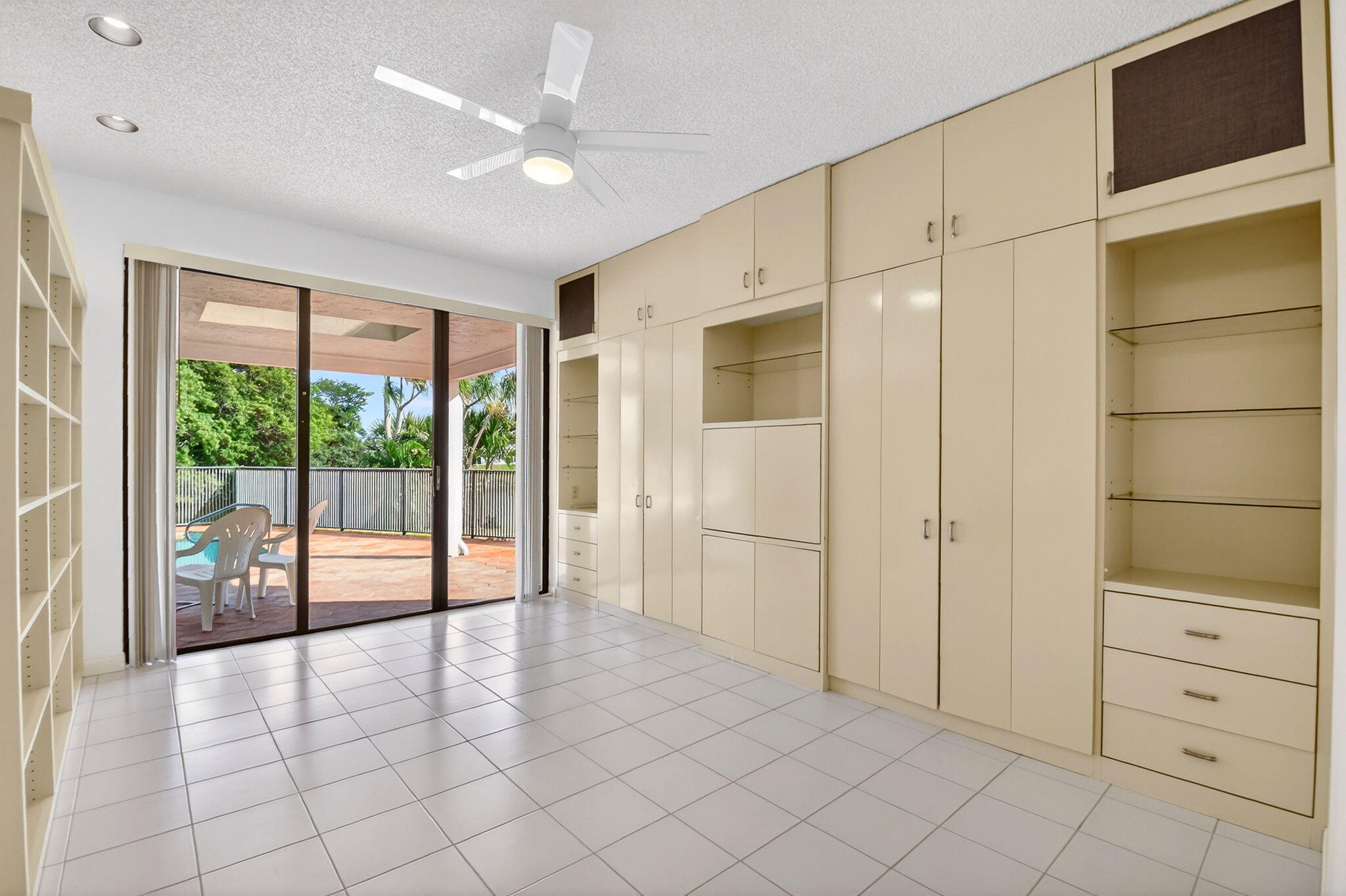 GLENS AT HUNTERS RUN CONDO - Residential