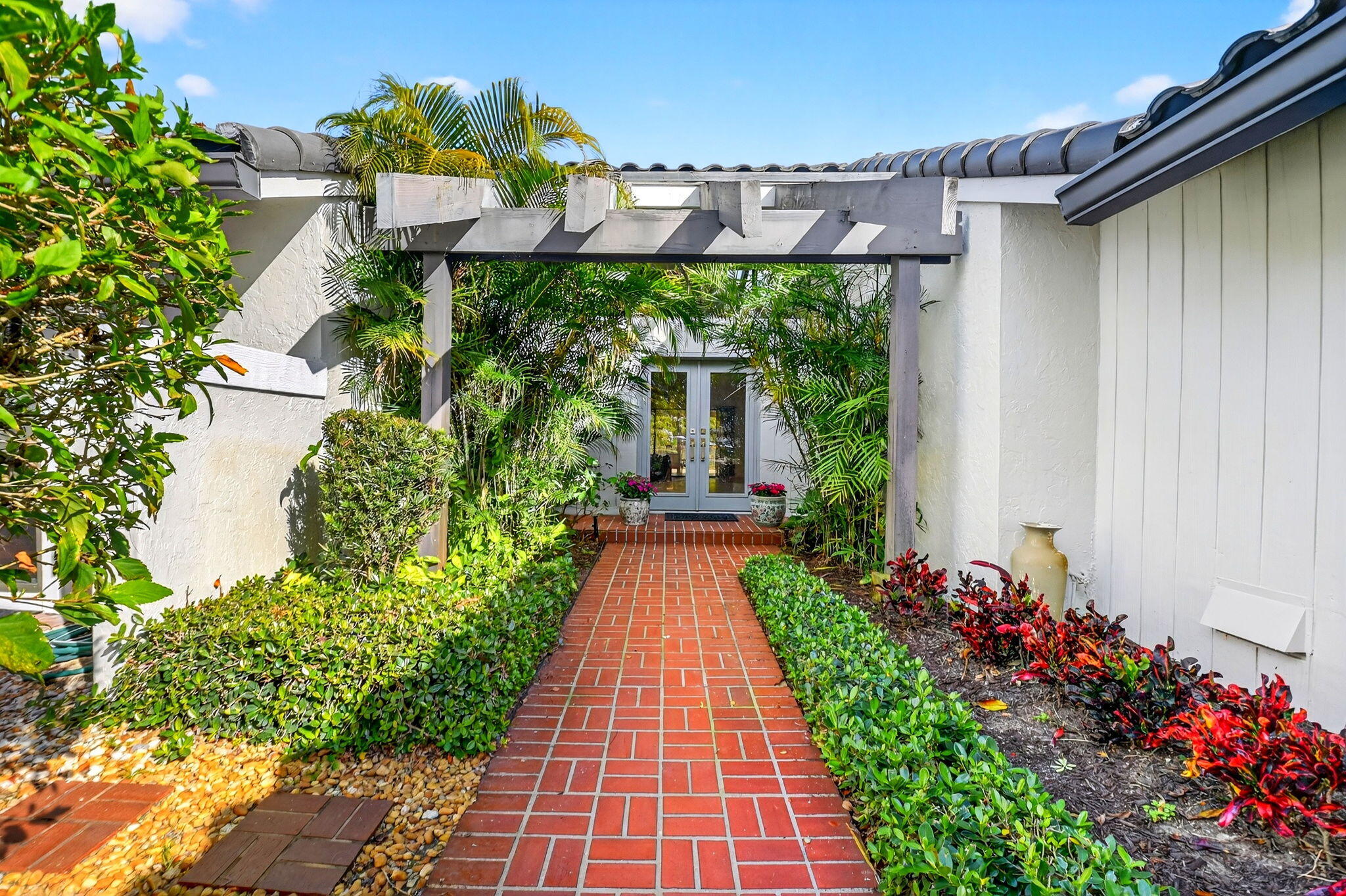 GLENS AT HUNTERS RUN CONDO - Residential