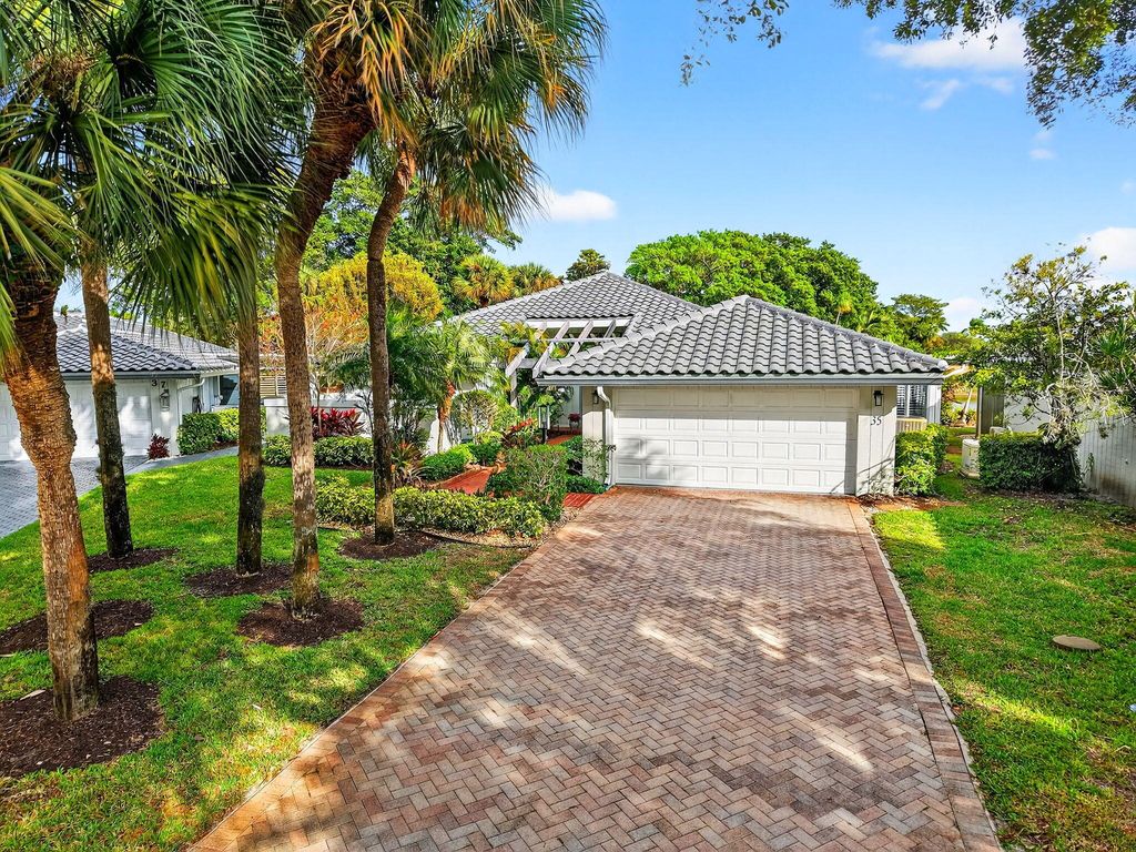 Photo of 35 Glens Drive E, Boynton Beach, FL 33436 (MLS # R11169429)