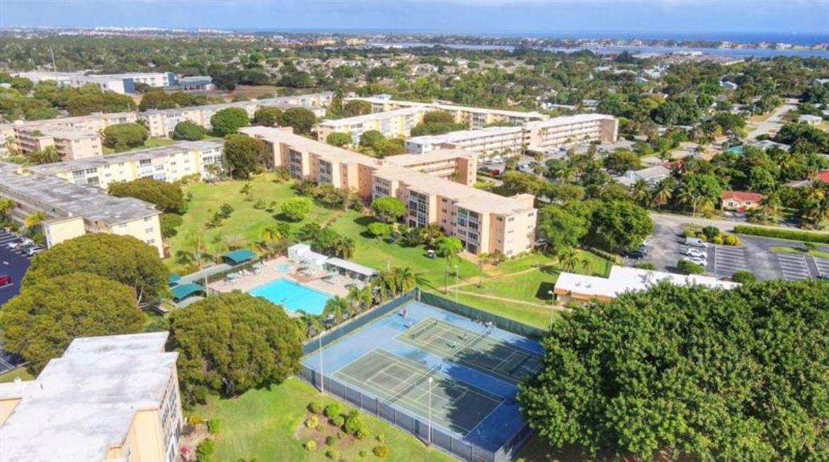 Village Royale - Residential