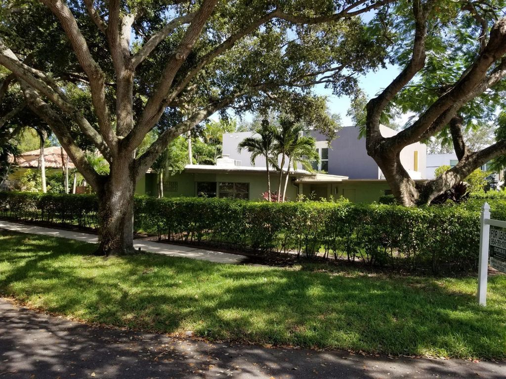 Photo of 1100 SE 8th Street, Fort Lauderdale, FL 33316 (MLS # F10500532)