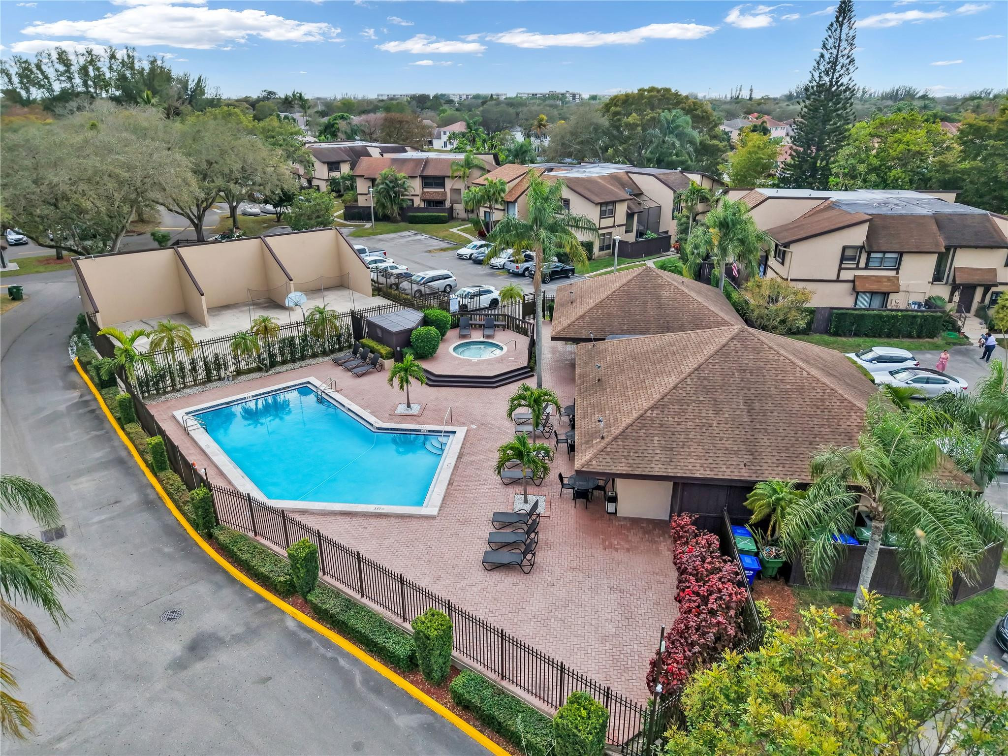 BAYBERRY LAKE - Residential