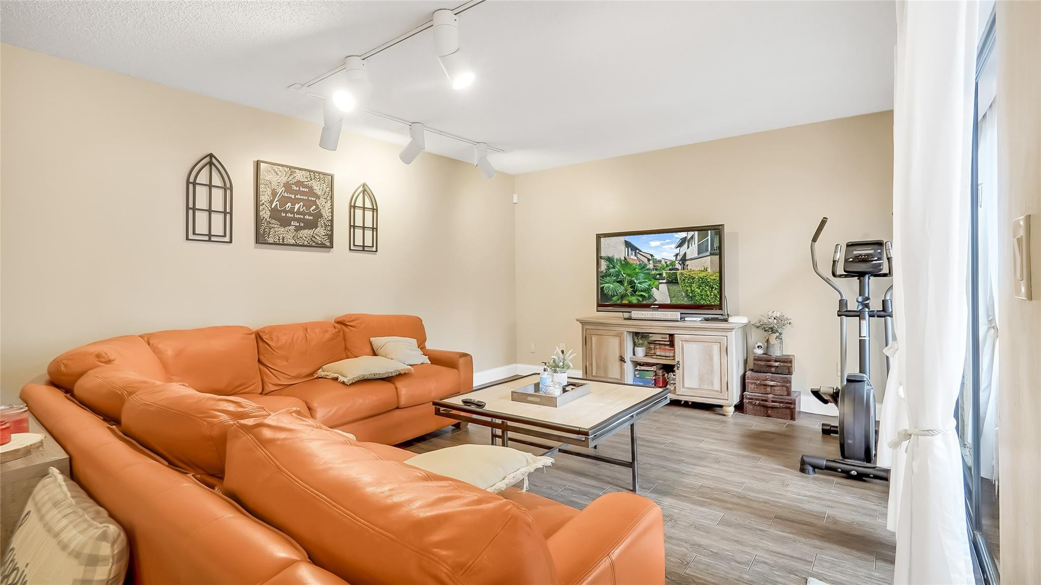 BAYBERRY LAKE - Residential