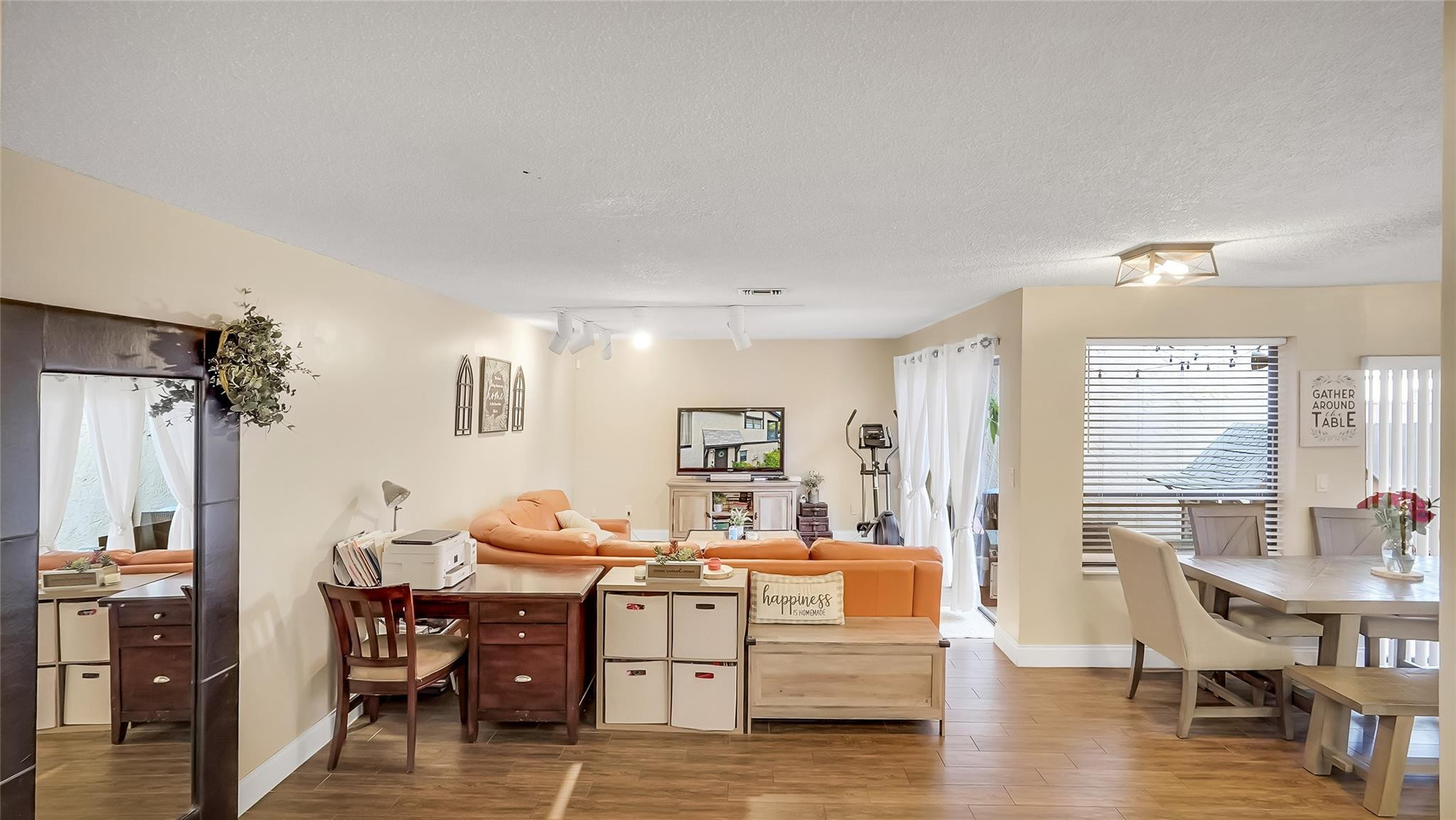 BAYBERRY LAKE - Residential