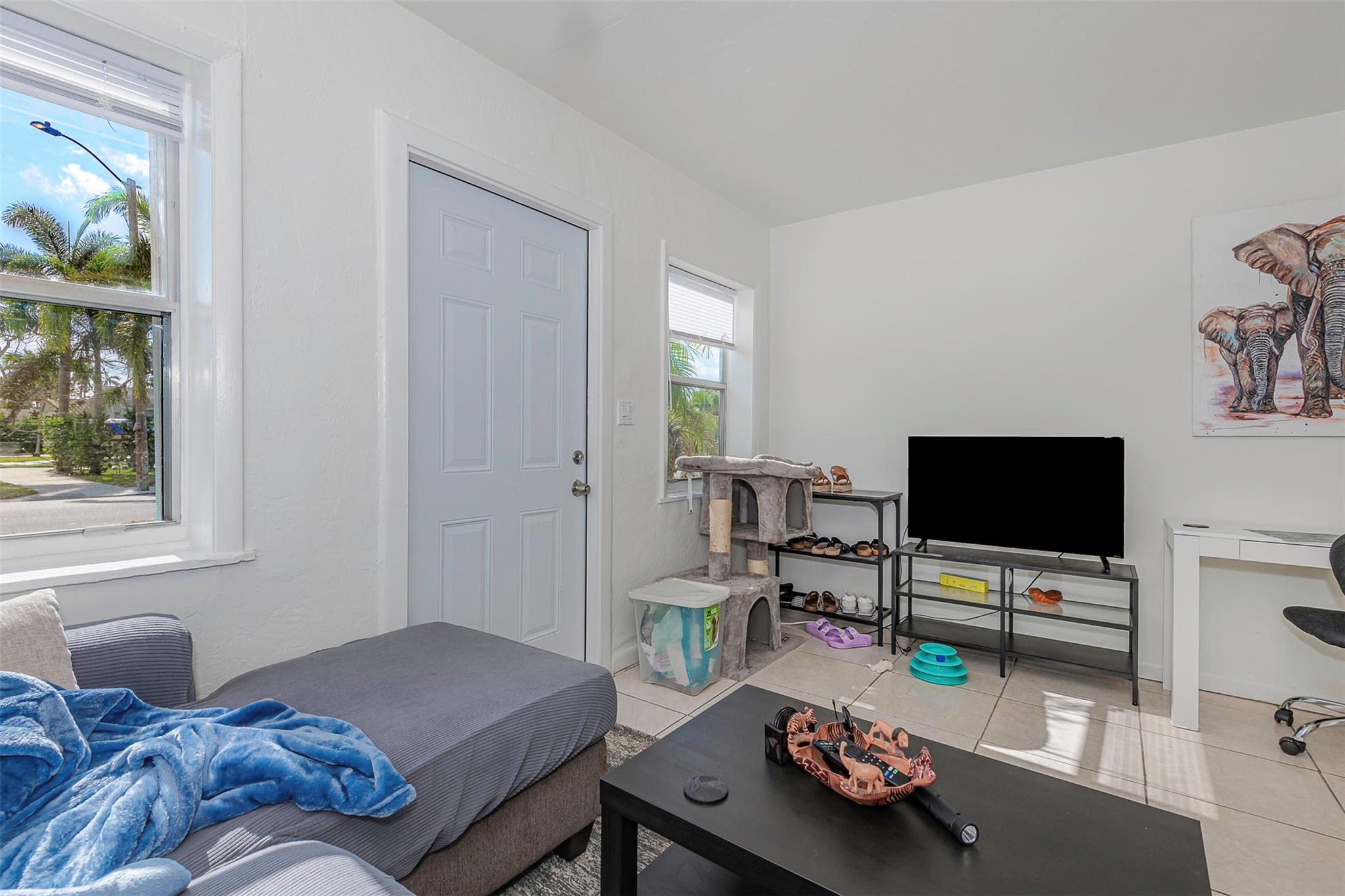 Hollywood Lawns 2-58 B - Residential Lease