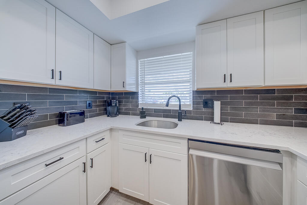 CRESTHAVEN VILLAS CONDO 32 - Residential