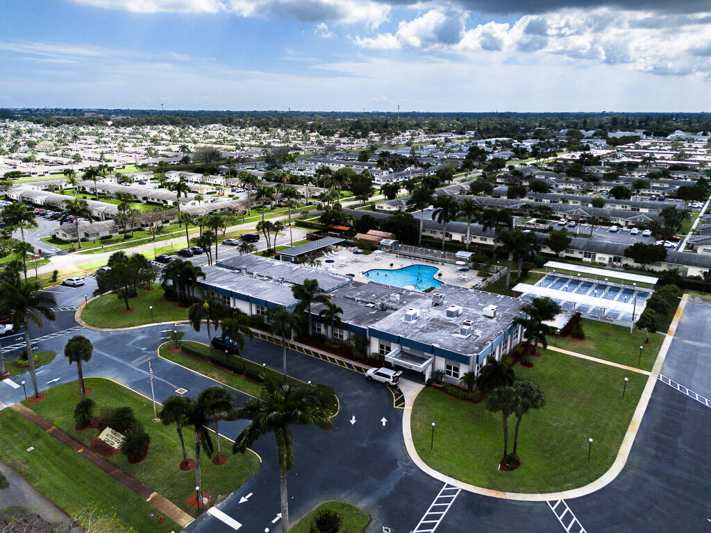 CRESTHAVEN VILLAS CONDO 32 - Residential