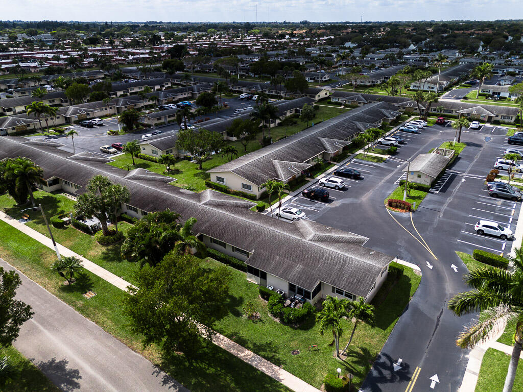 CRESTHAVEN VILLAS CONDO 32 - Residential