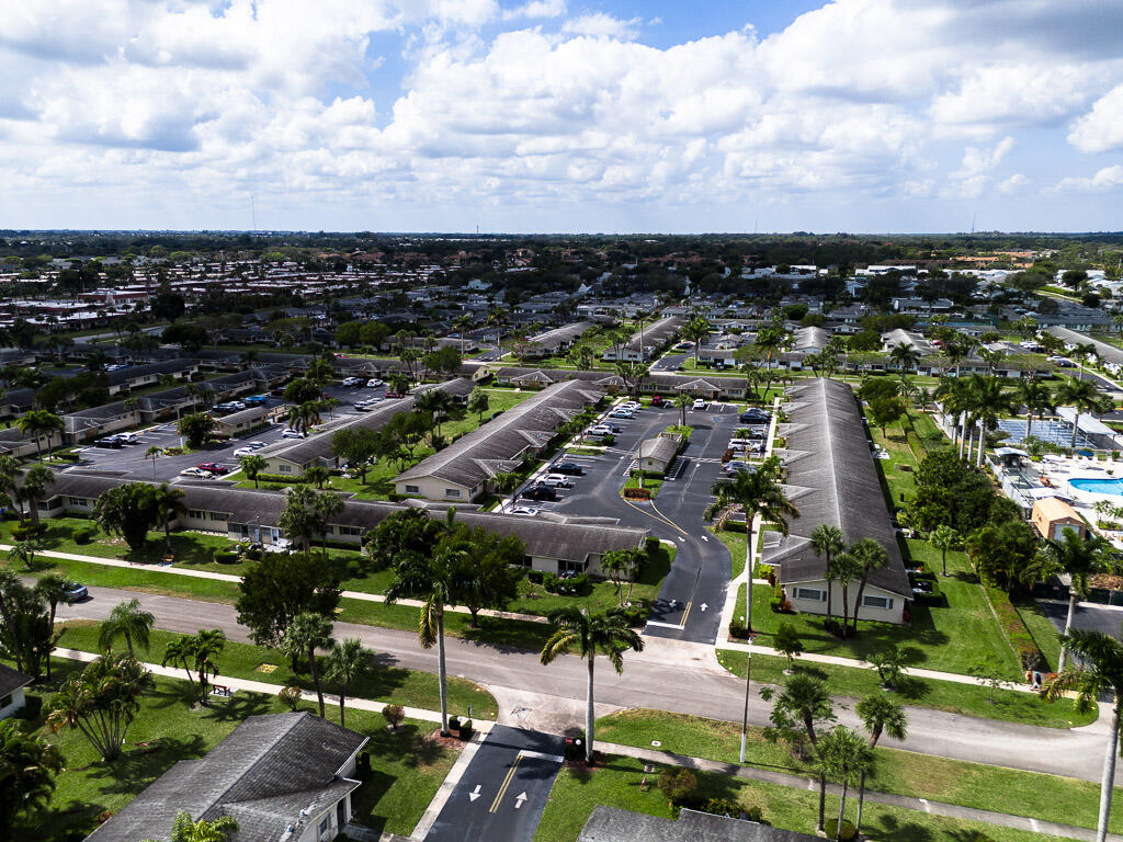 CRESTHAVEN VILLAS CONDO 32 - Residential