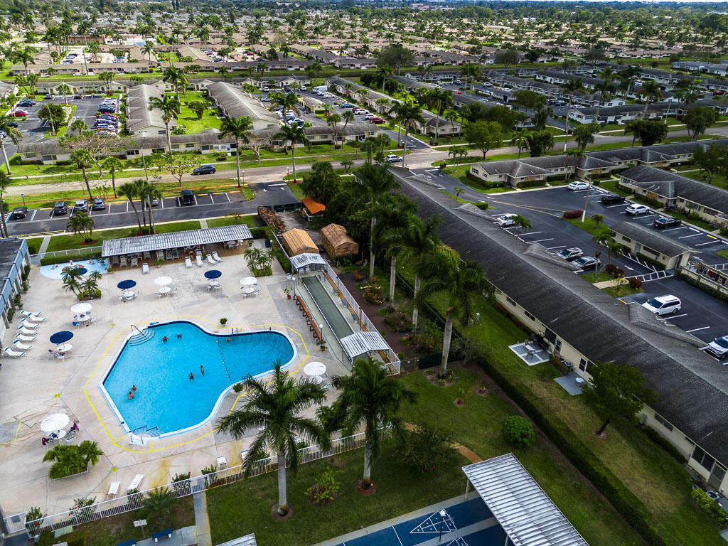 CRESTHAVEN VILLAS CONDO 32 - Residential