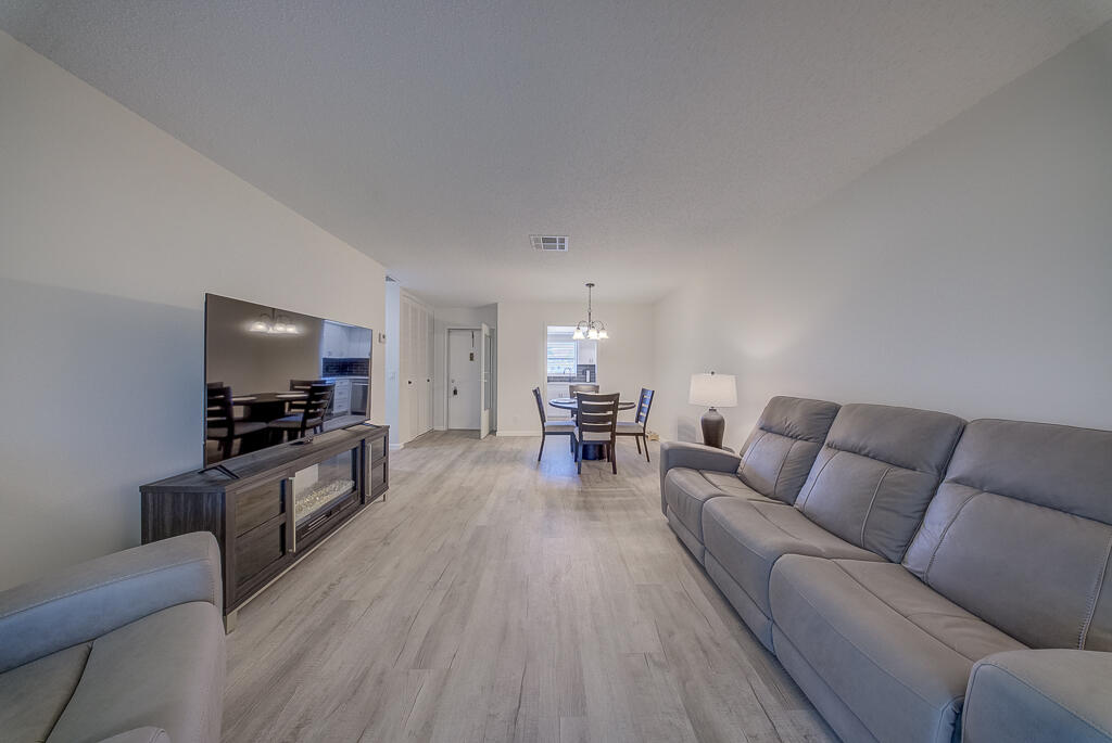 CRESTHAVEN VILLAS CONDO 32 - Residential