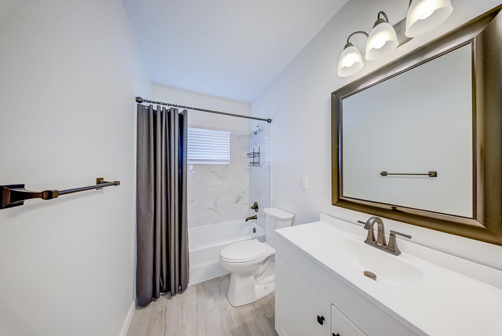 CRESTHAVEN VILLAS CONDO 32 - Residential