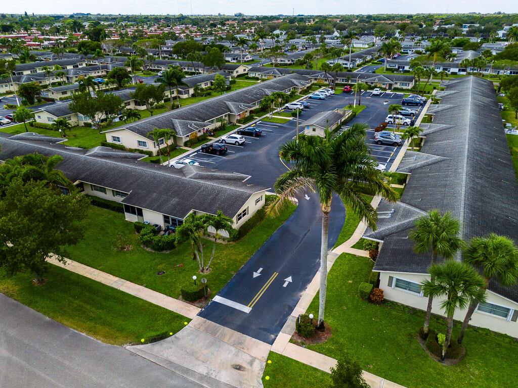 CRESTHAVEN VILLAS CONDO 32 - Residential