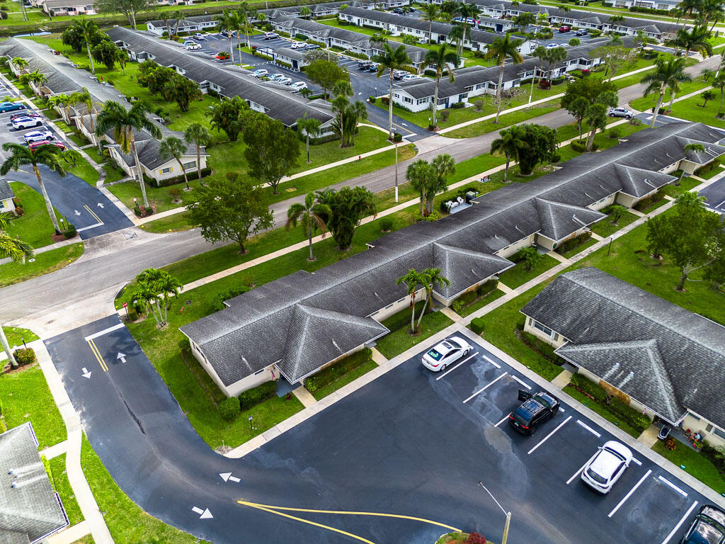 CRESTHAVEN VILLAS CONDO 32 - Residential