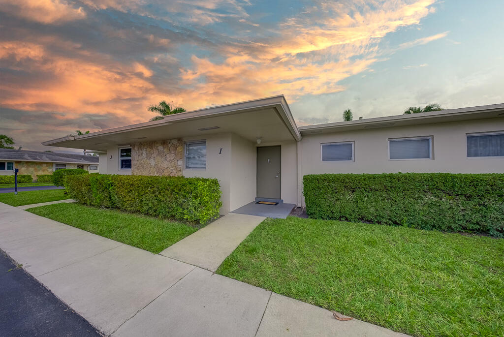 CRESTHAVEN VILLAS CONDO 32 - Residential