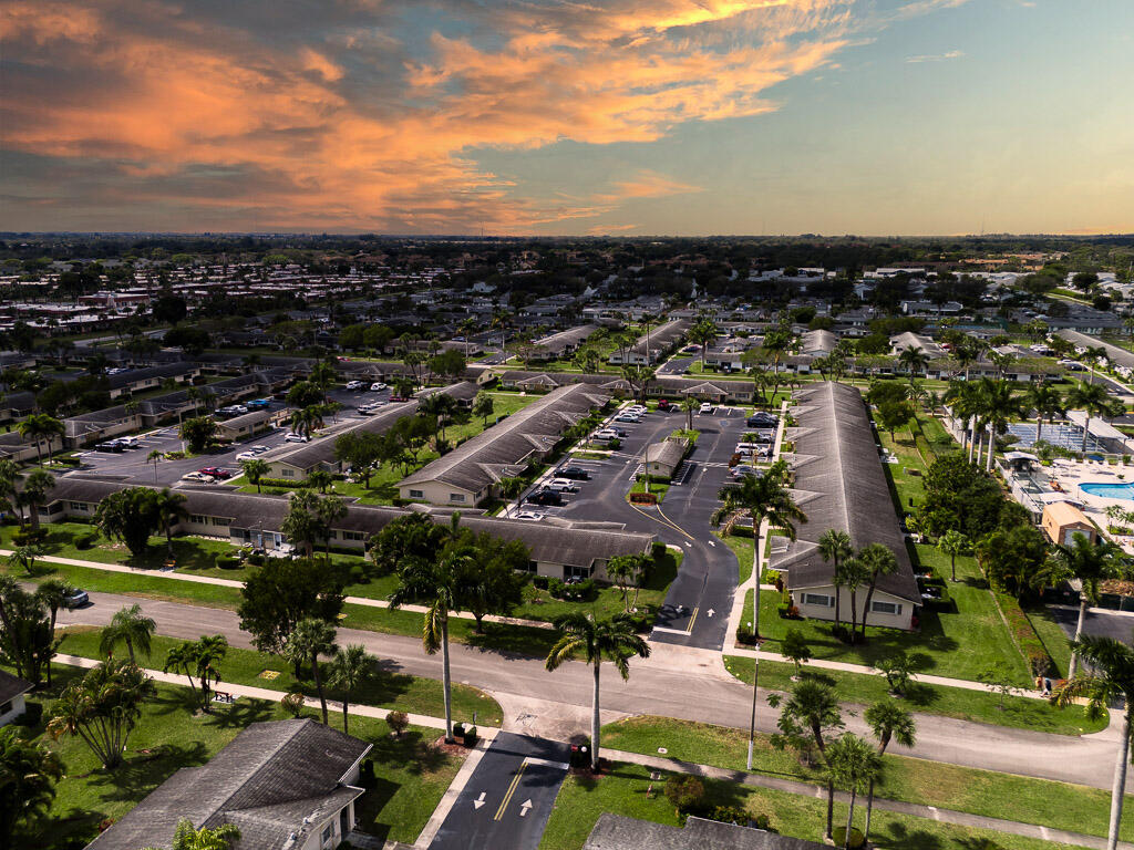 CRESTHAVEN VILLAS CONDO 32 - Residential