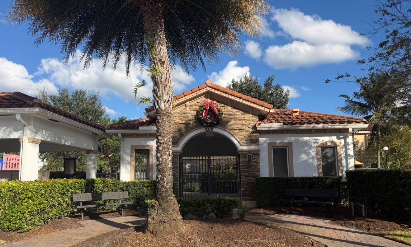 CHARLESTON COMMONS - Residential