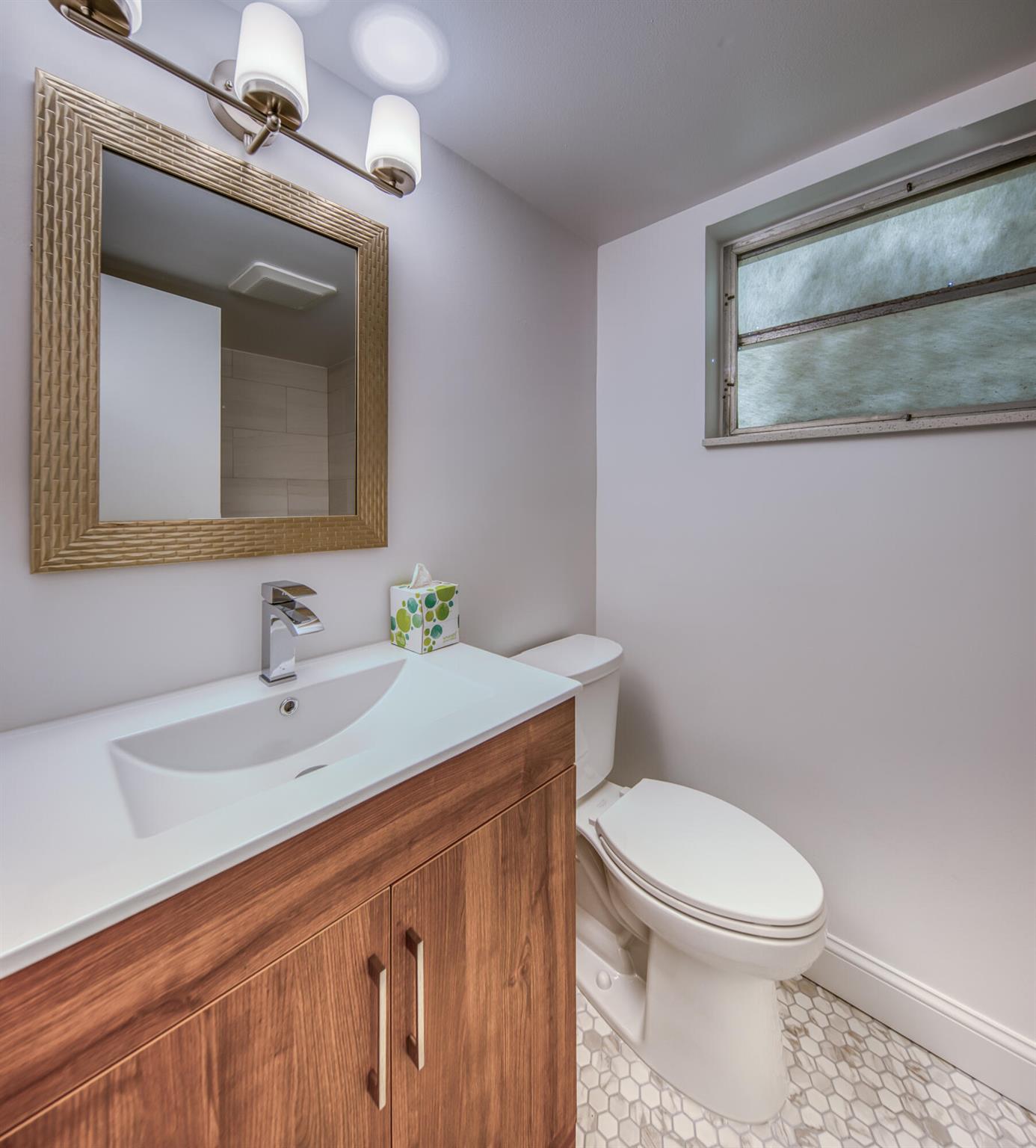 TOWNSITE APTS SEVEN CONDO - Residential Lease