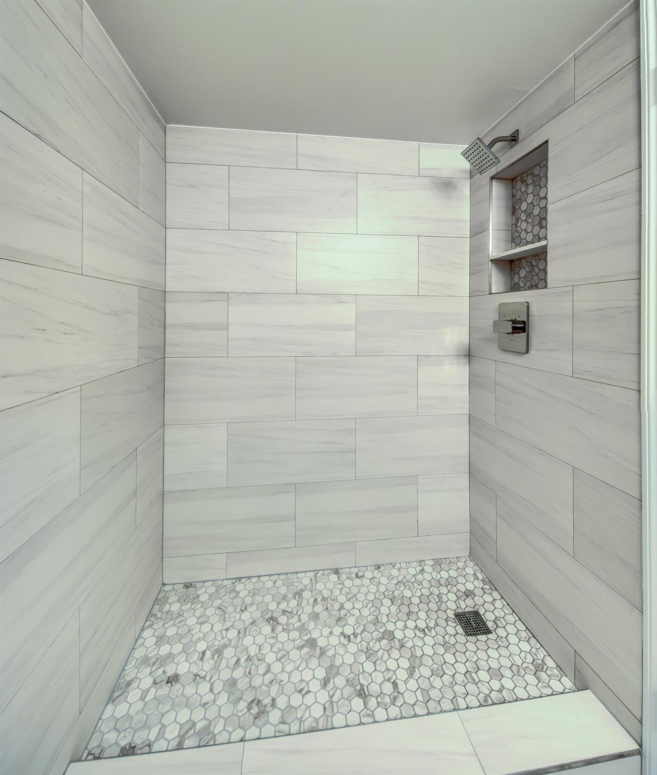 TOWNSITE APTS SEVEN CONDO - Residential Lease