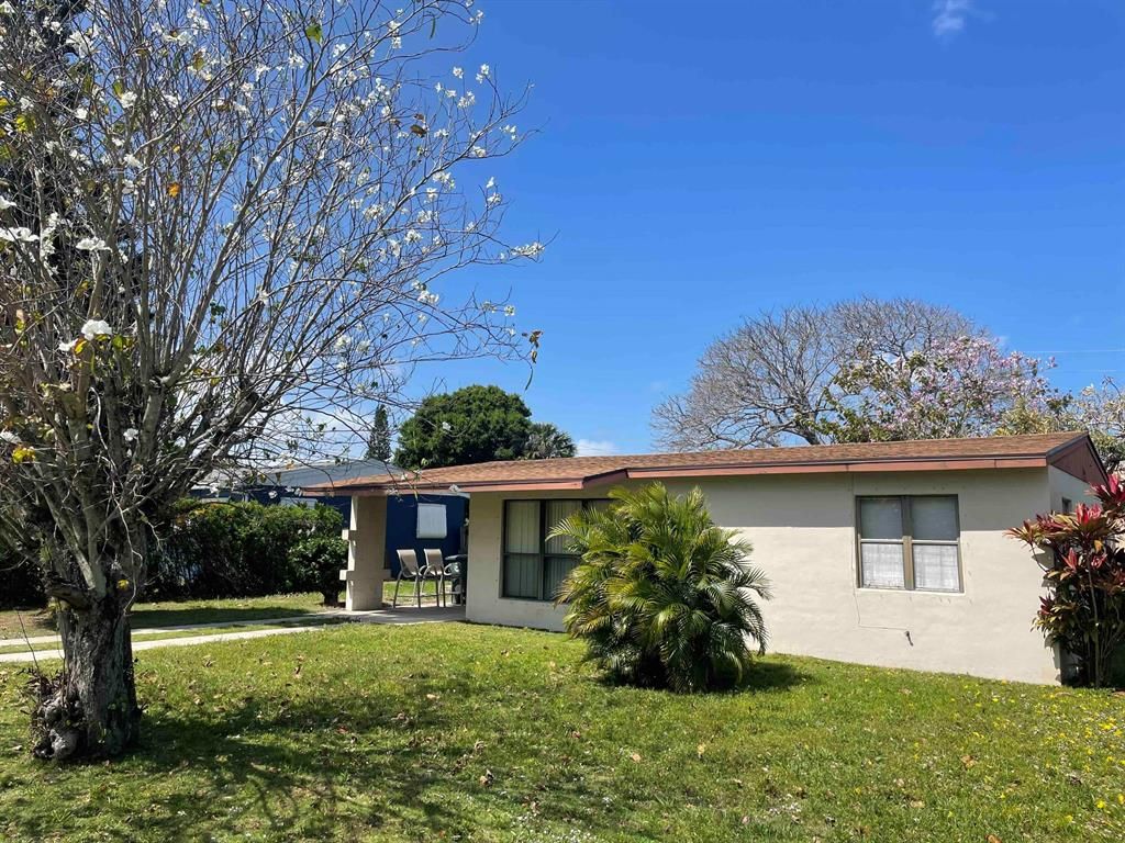 Photo of 610 Gardenia Avenue, Fort Pierce, FL 34982 (MLS # R10786325)