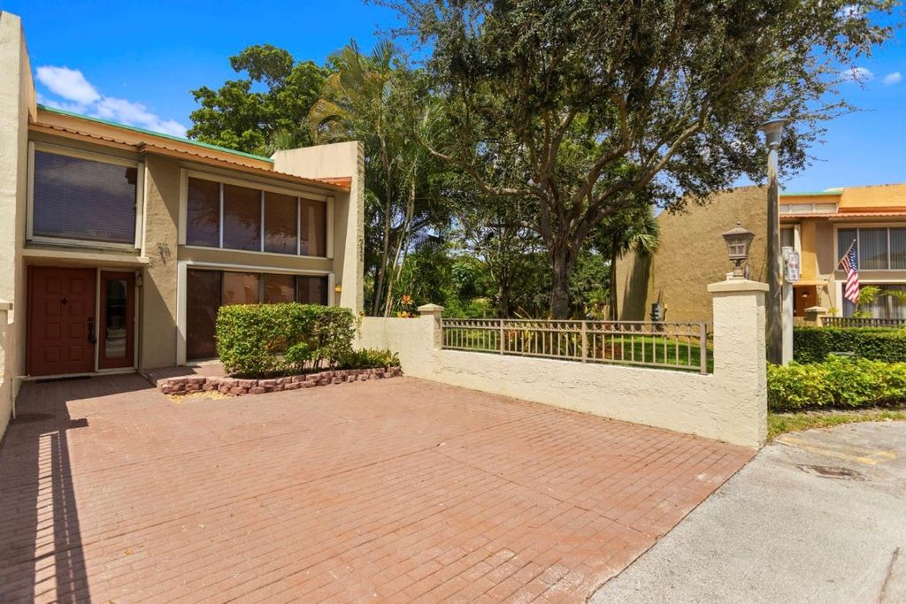 Photo of 711 E Coco Plum Circle, Plantation, FL 33324 (MLS # F10462807)