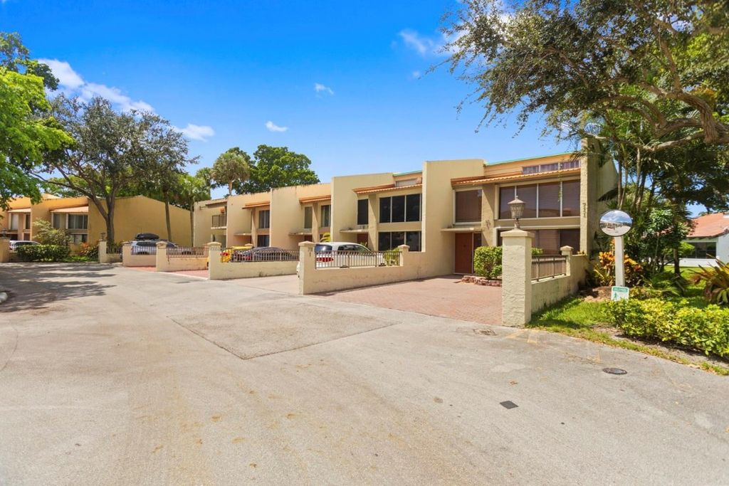 Photo of 711 E Coco Plum Circle, Plantation, FL 33324 (MLS # F10462807)