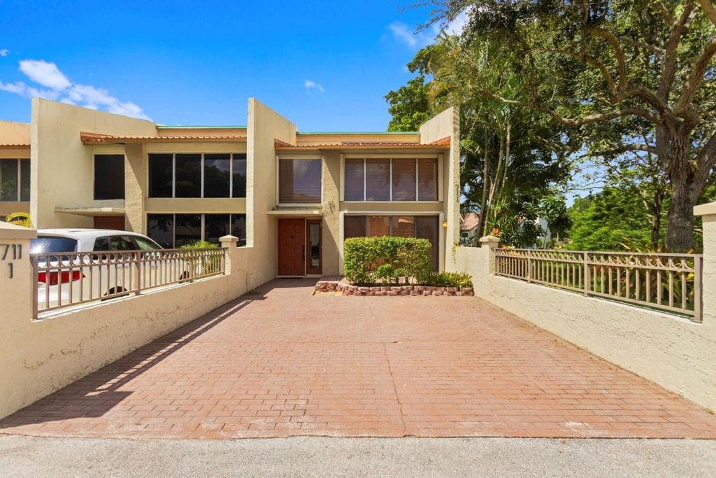 Photo of 711 E Coco Plum Circle, Plantation, FL 33324 (MLS # F10462807)