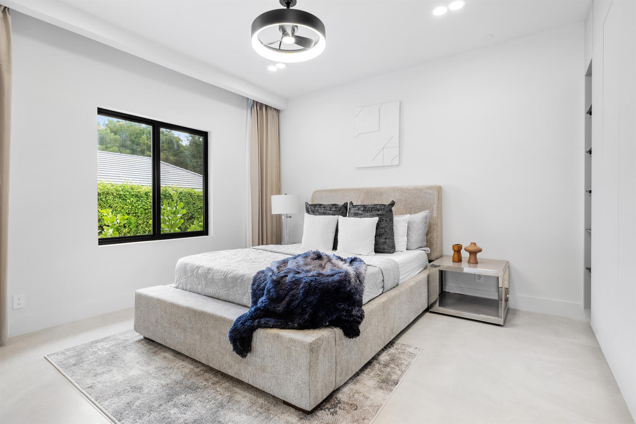 Pine Tree Country club Es - Residential