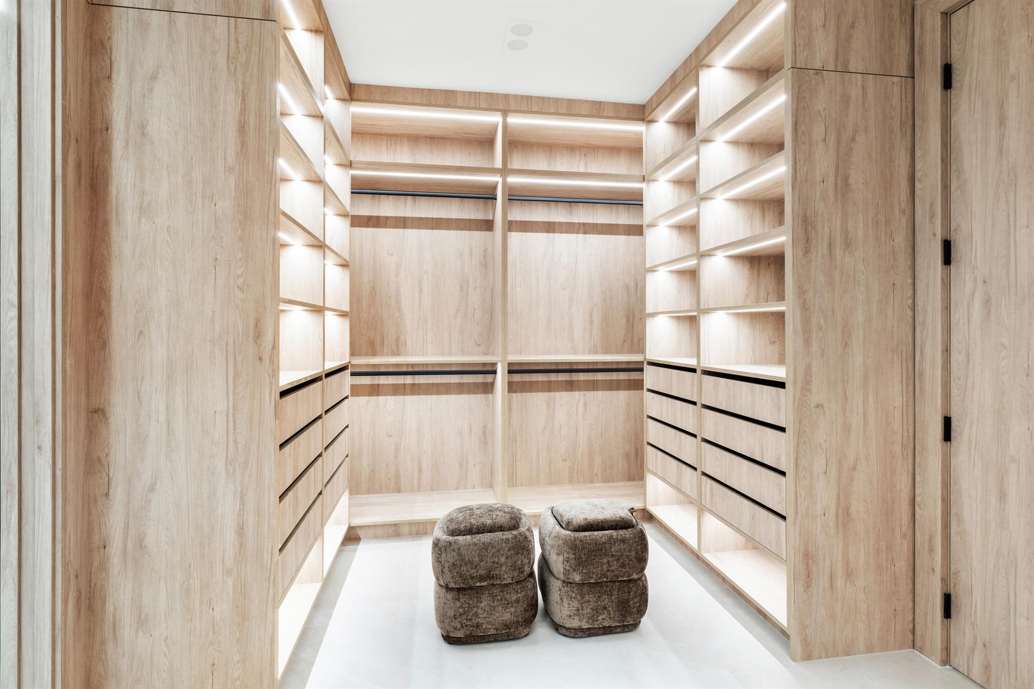 Pine Tree Country club Es - Residential