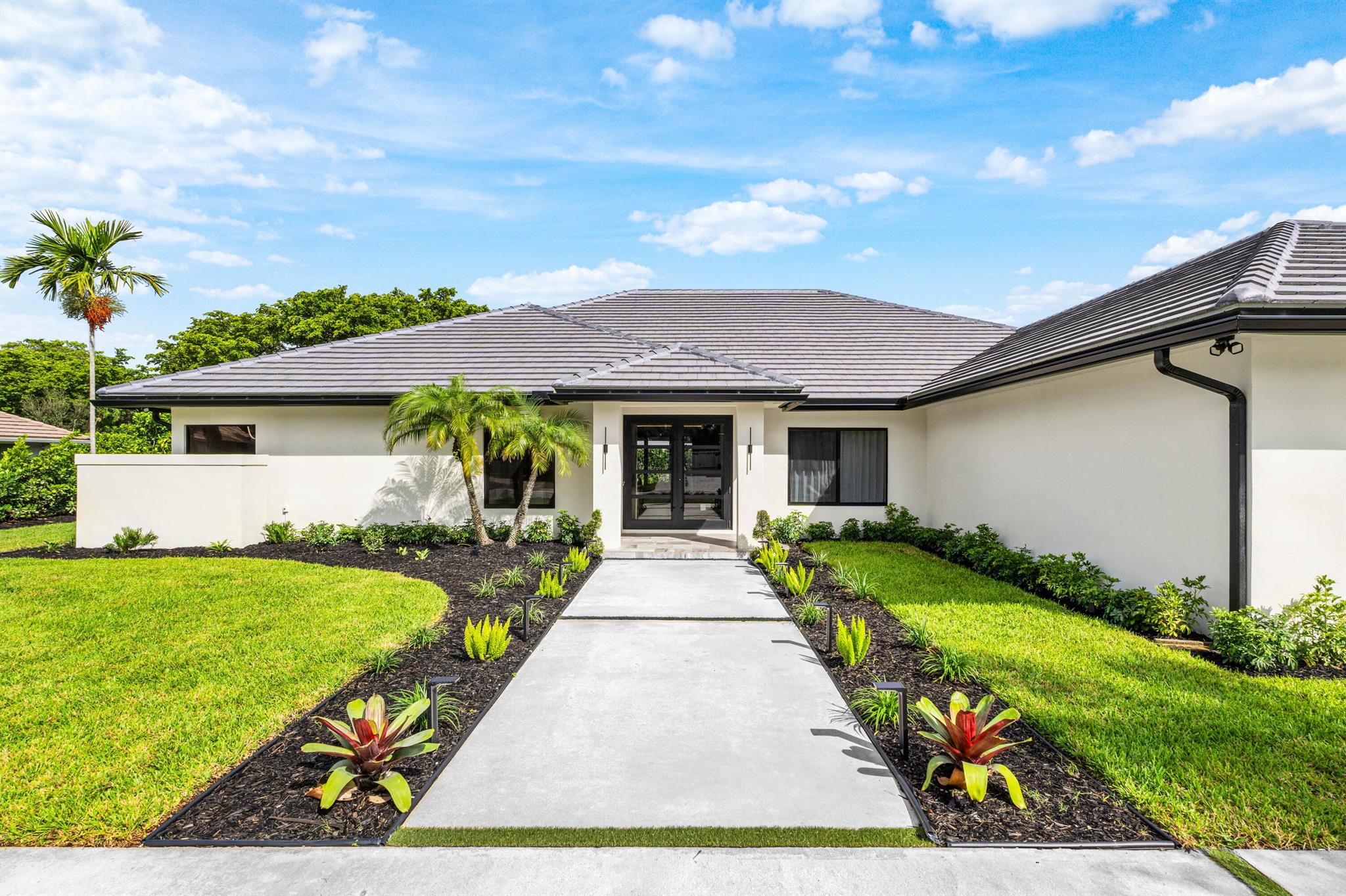 Pine Tree Country club Es - Residential