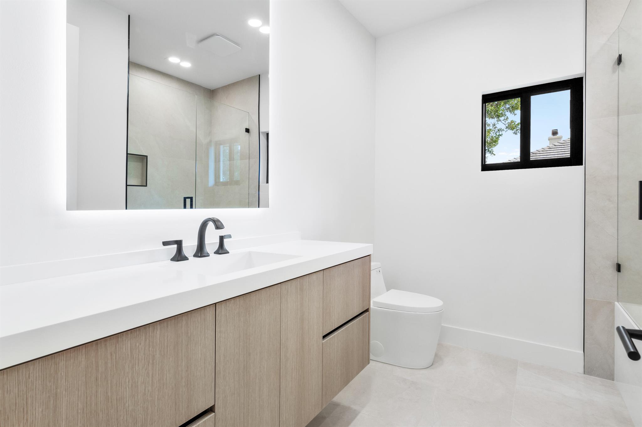 Pine Tree Country club Es - Residential