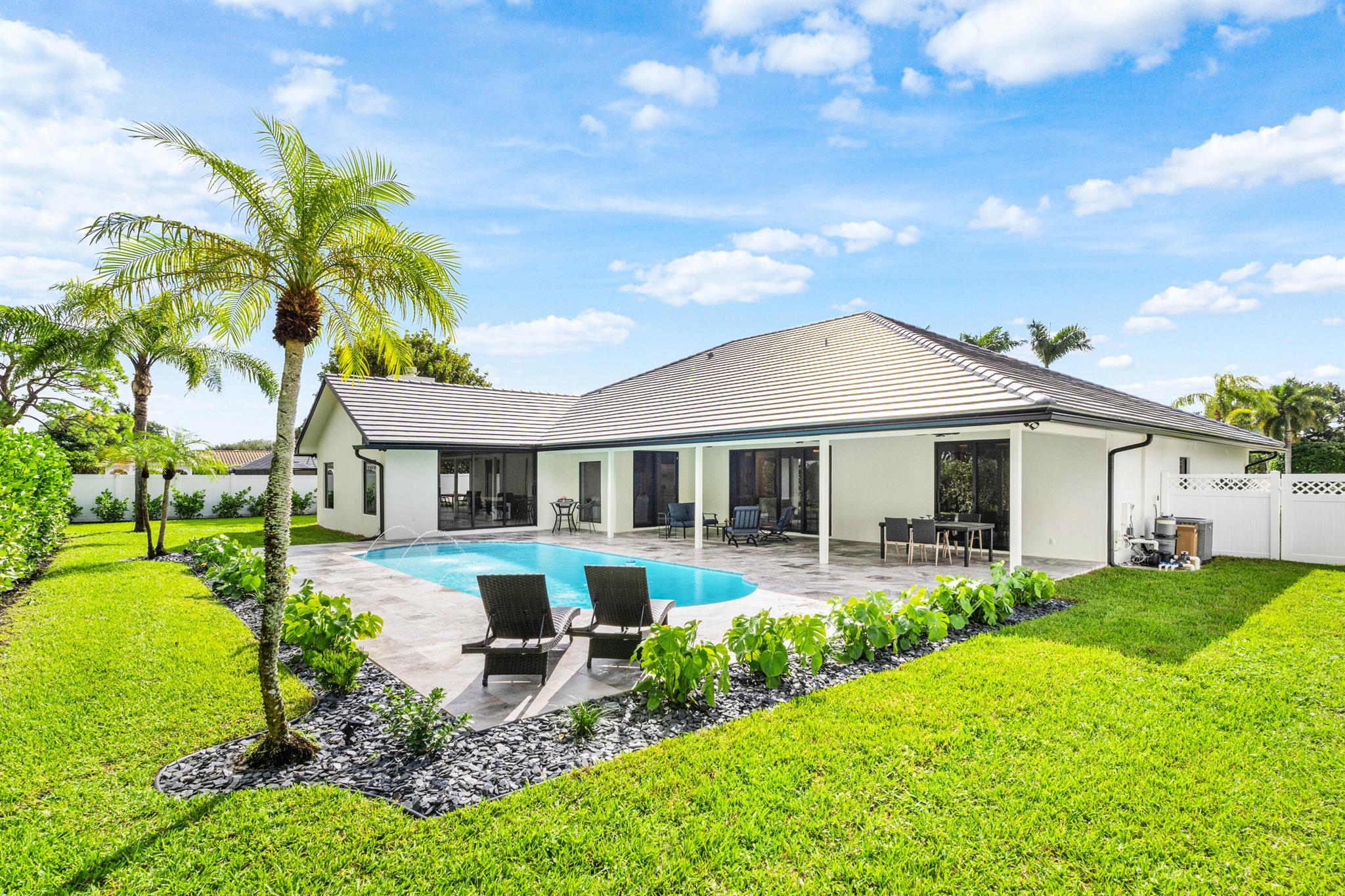 Pine Tree Country club Es - Residential