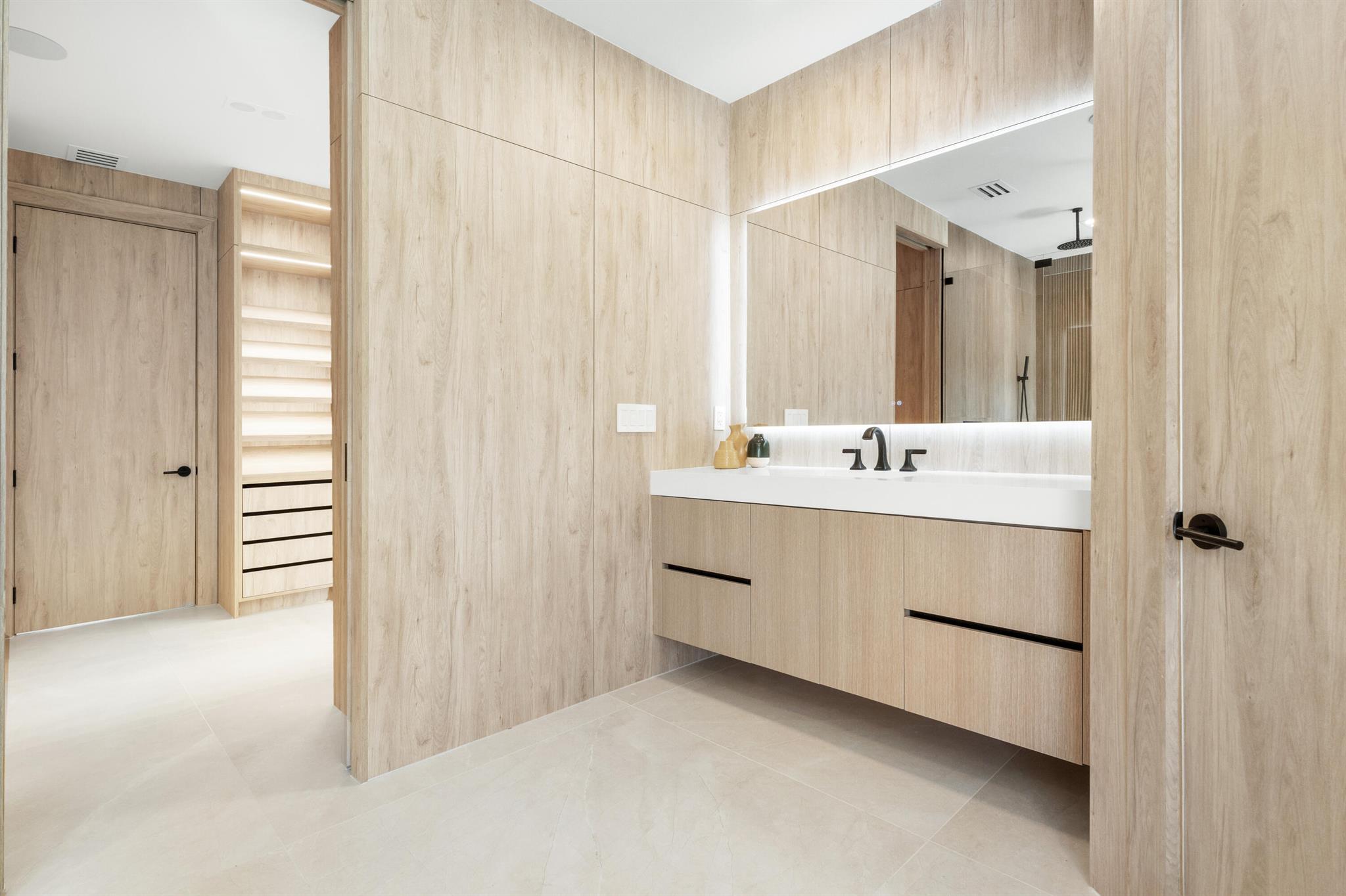 Pine Tree Country club Es - Residential