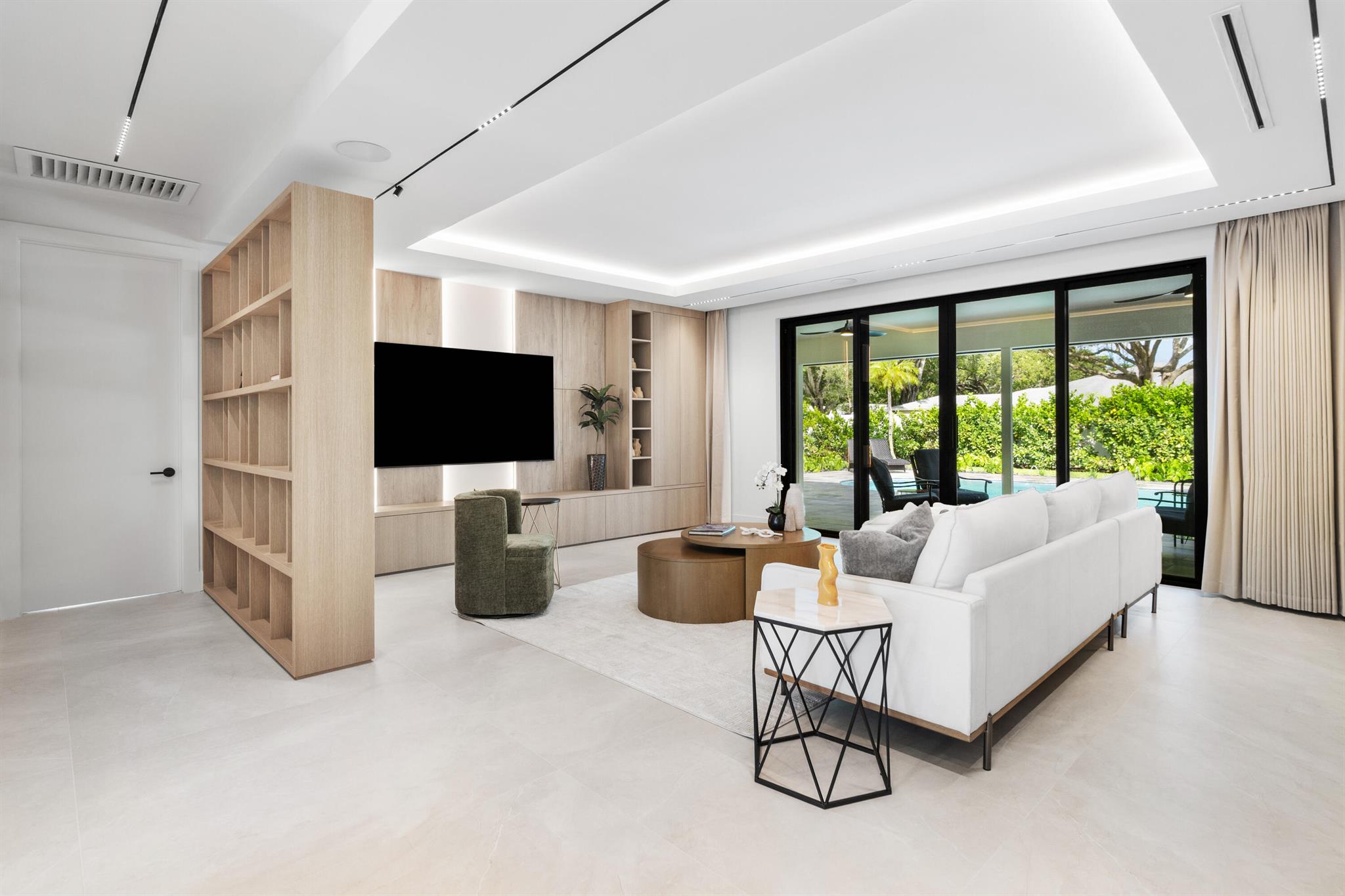 Pine Tree Country club Es - Residential