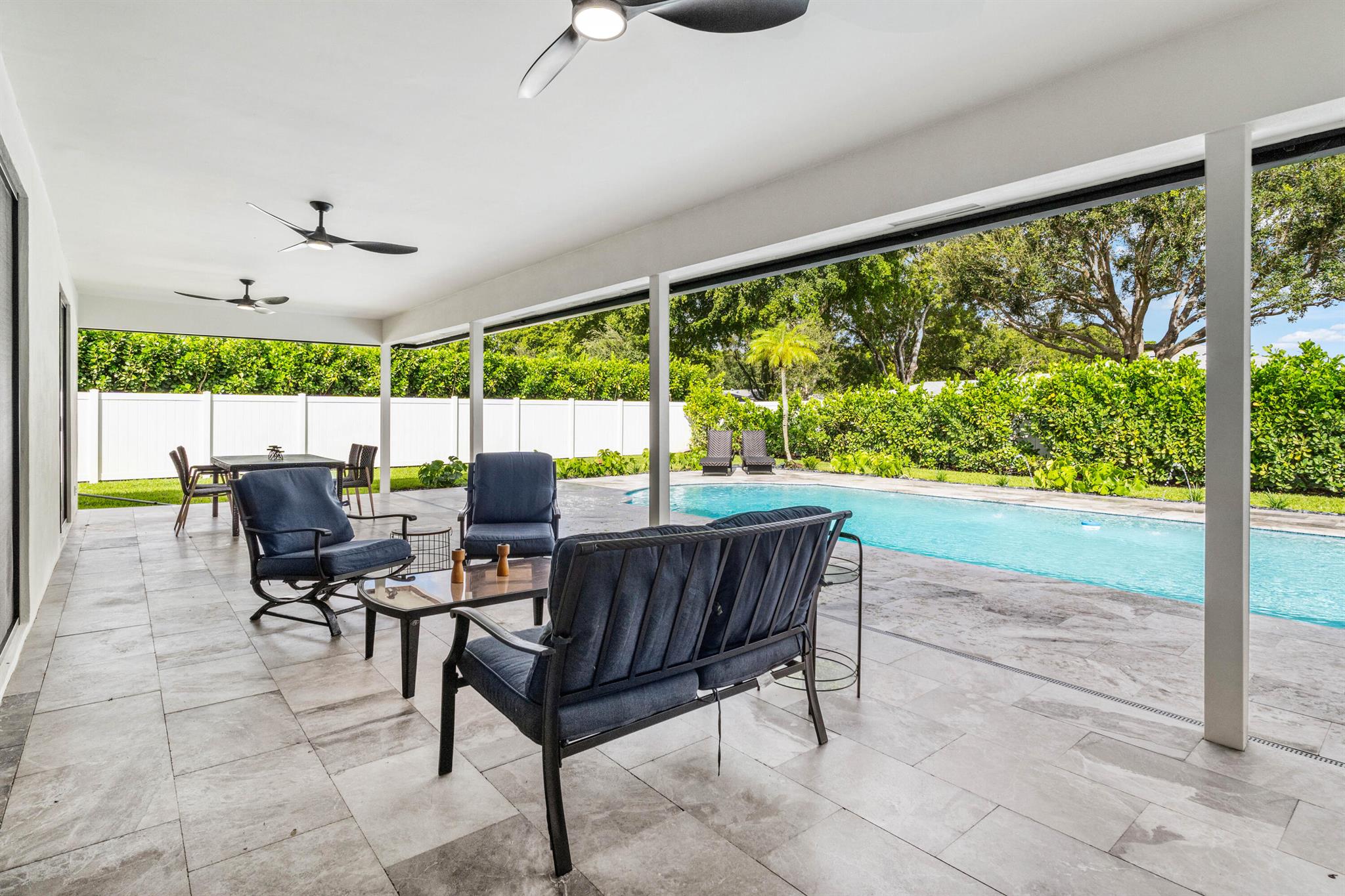 Pine Tree Country club Es - Residential