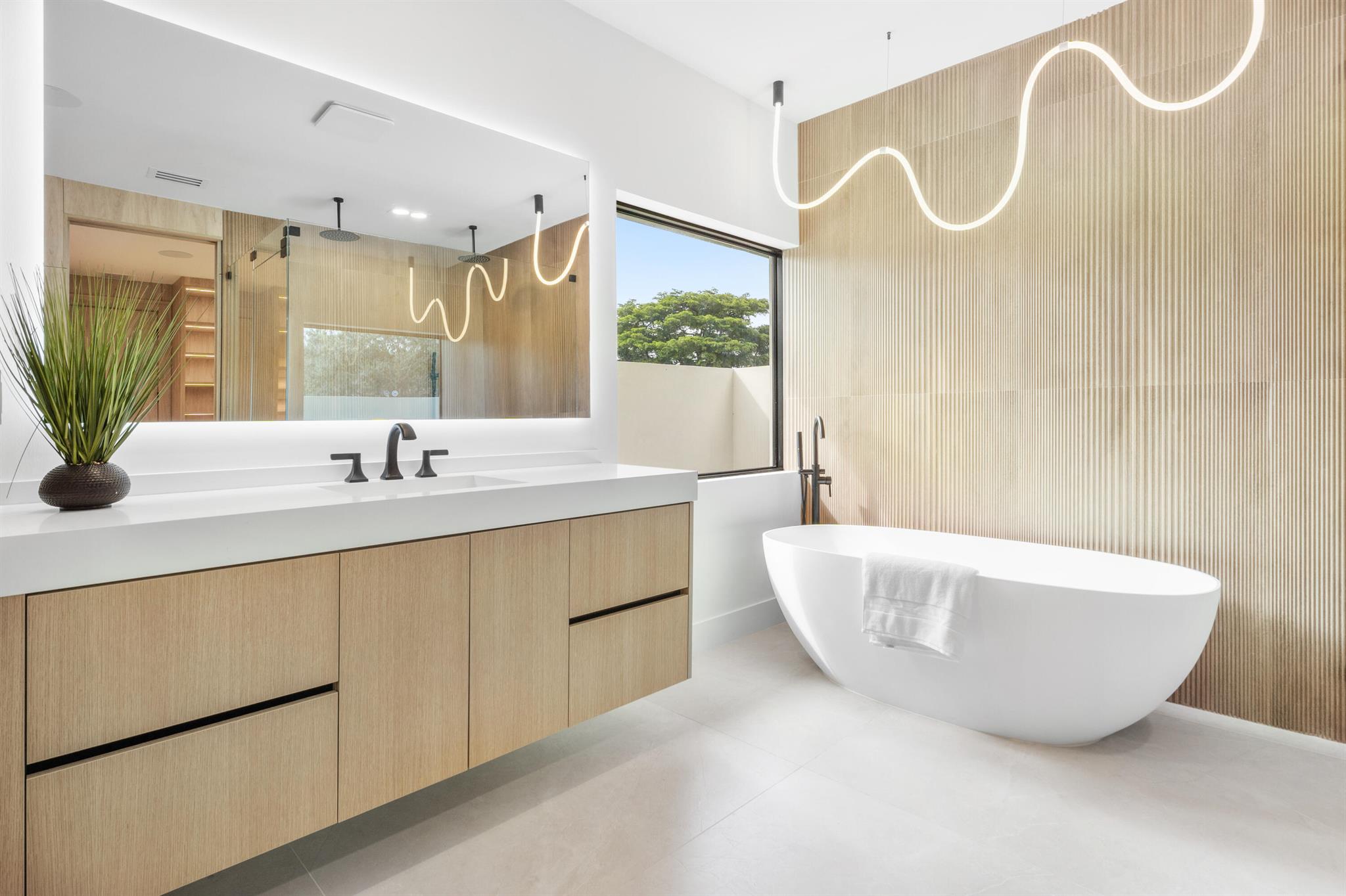 Pine Tree Country club Es - Residential