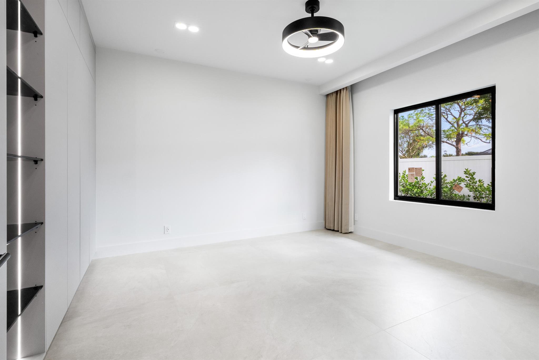 Pine Tree Country club Es - Residential