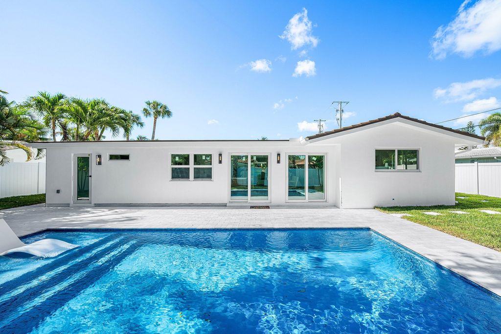 Photo of 833 SW 5th Street, Boca Raton, FL 33486 (MLS # B26022396)