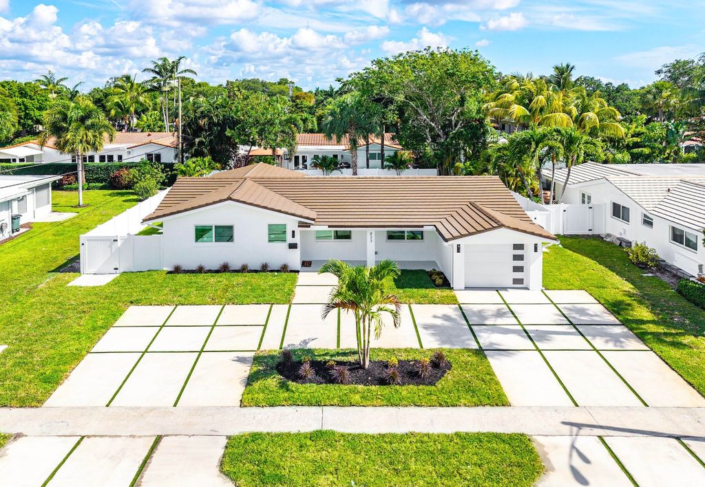 Photo of 833 SW 5th Street, Boca Raton, FL 33486 (MLS # B26022396)