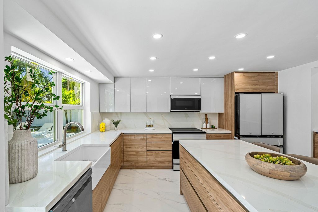 Photo of 833 SW 5th Street, Boca Raton, FL 33486 (MLS # B26022396)