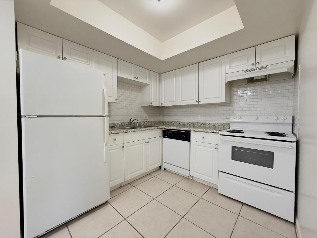 Photo of 3084 Collin Drive #C, West Palm Beach, FL 33406 (MLS # R11152020)