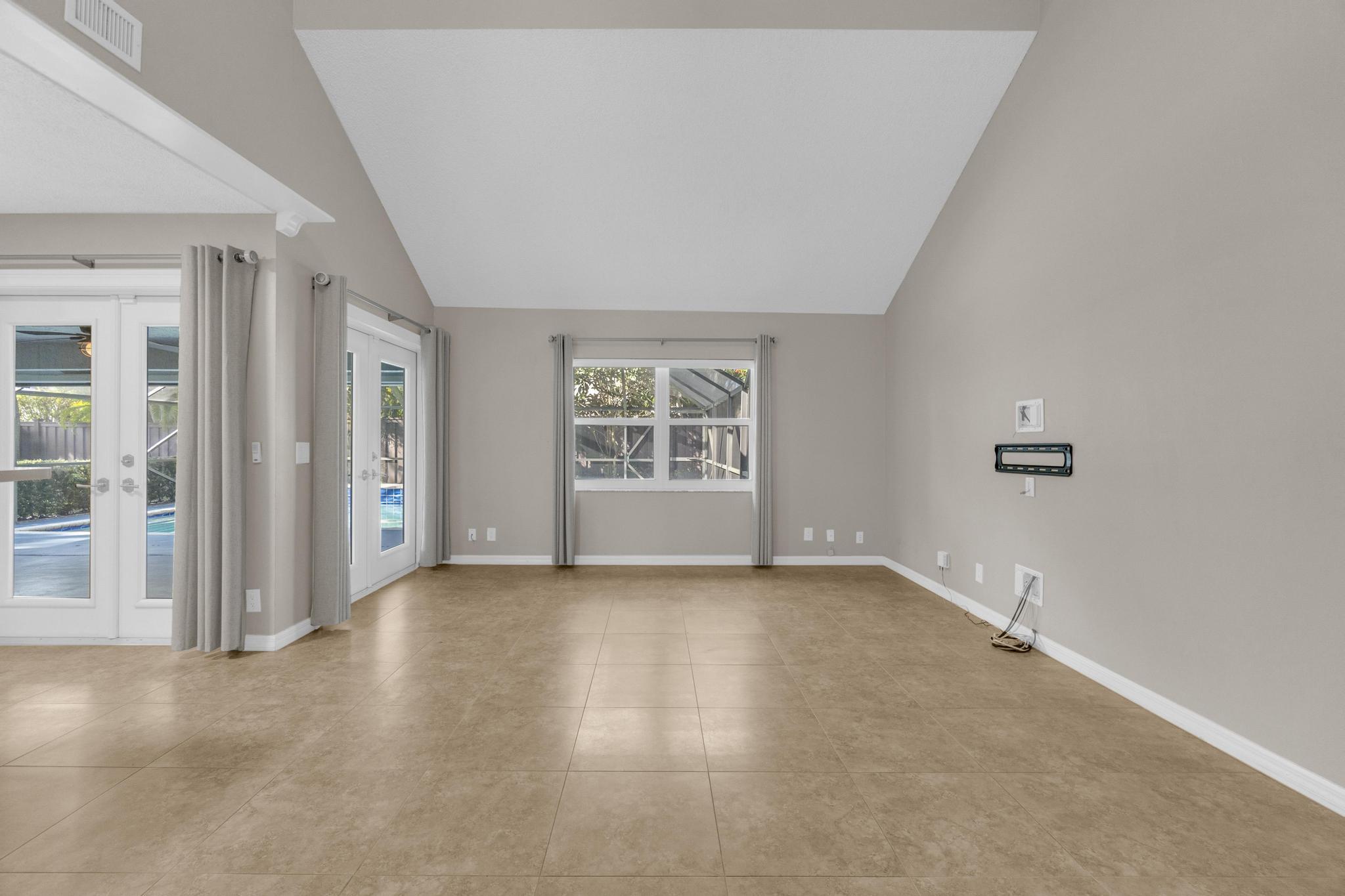 BAY WINDS 4 - Residential